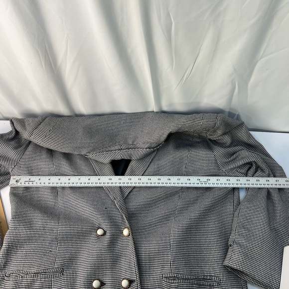 Elegant Black and White Checkered Blaze - Picture 4 of 14